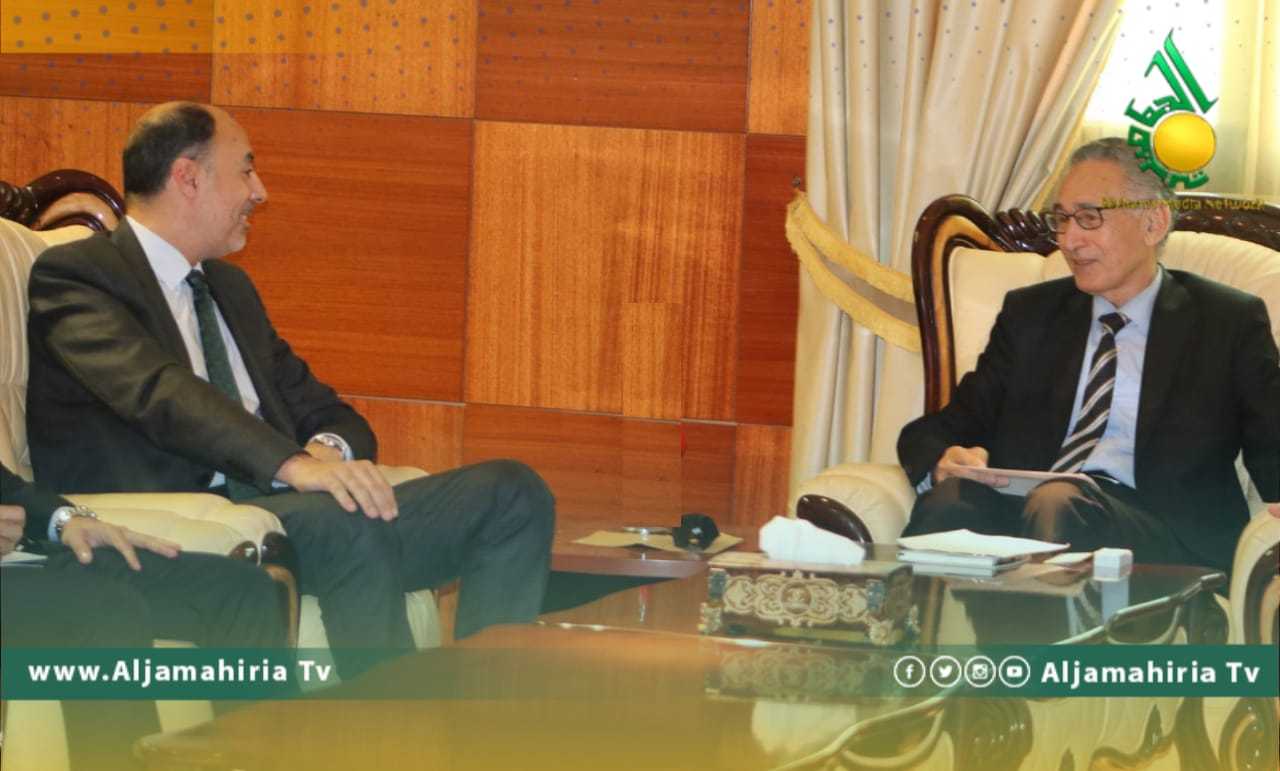 وزير الاقتصاد والسفير المصري