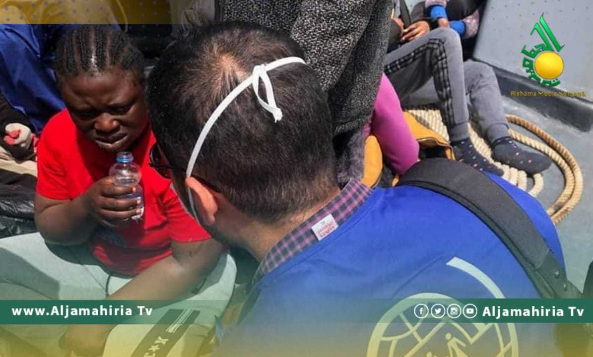 إنقاذ 132 مهاجر إفريقي