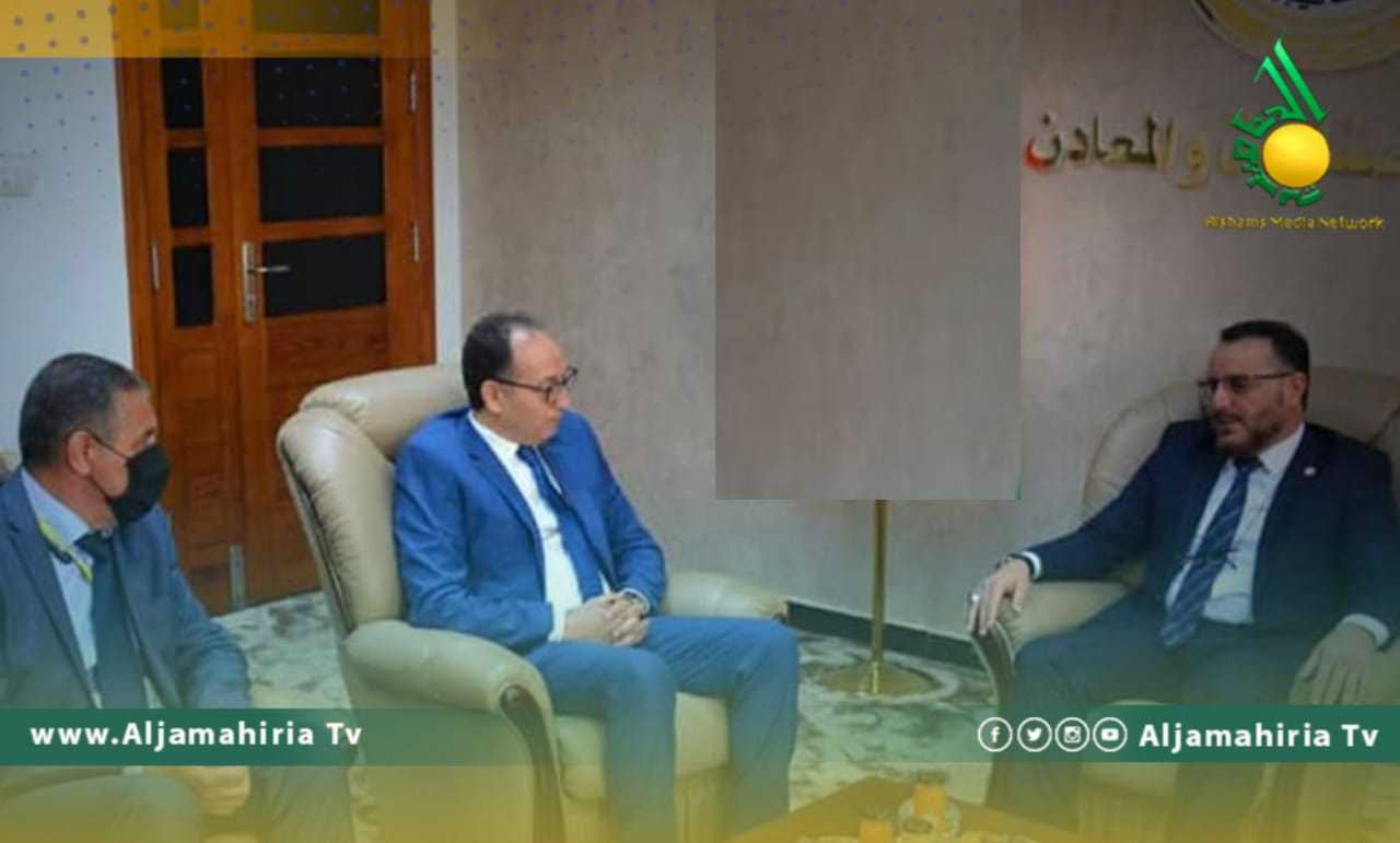 وزير الصناعة