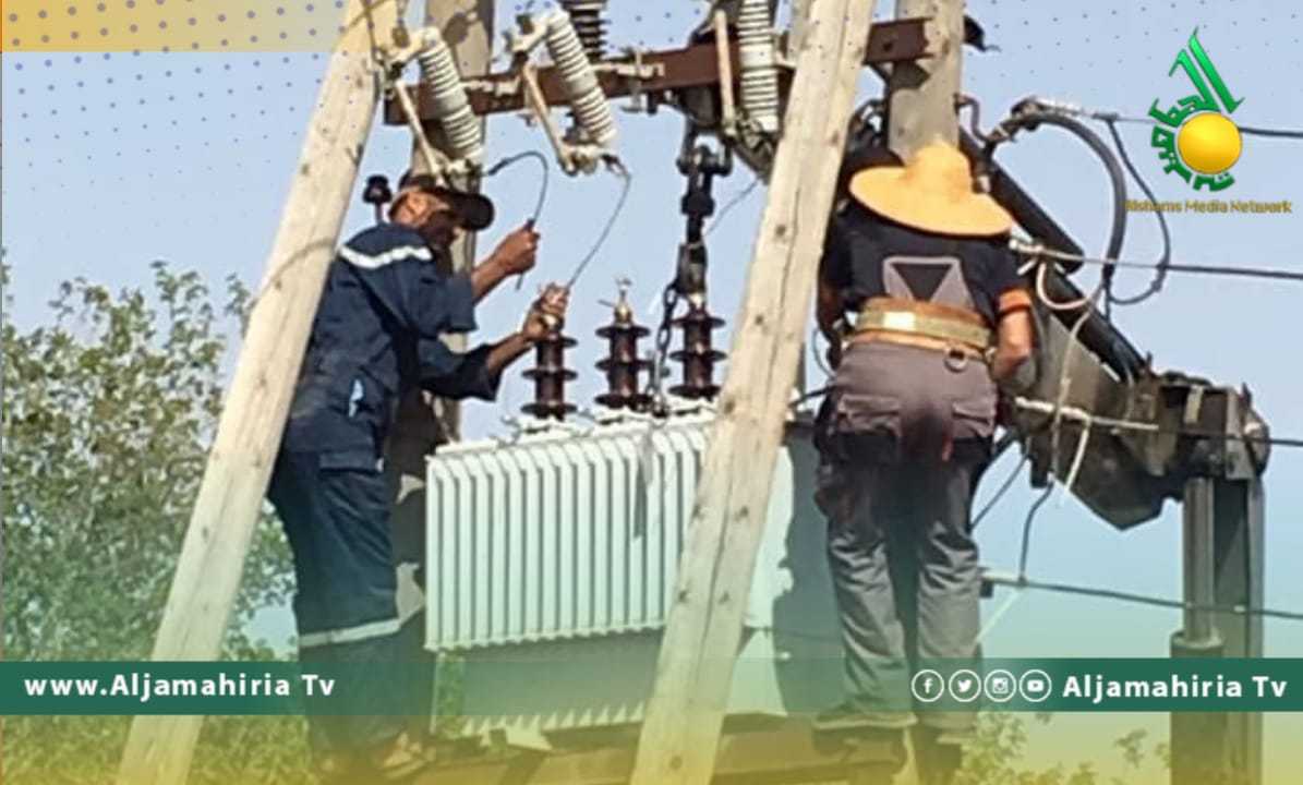 شركة الكهرباء: تركيب 4 محولات هوائية بمنطقة الزطارنة