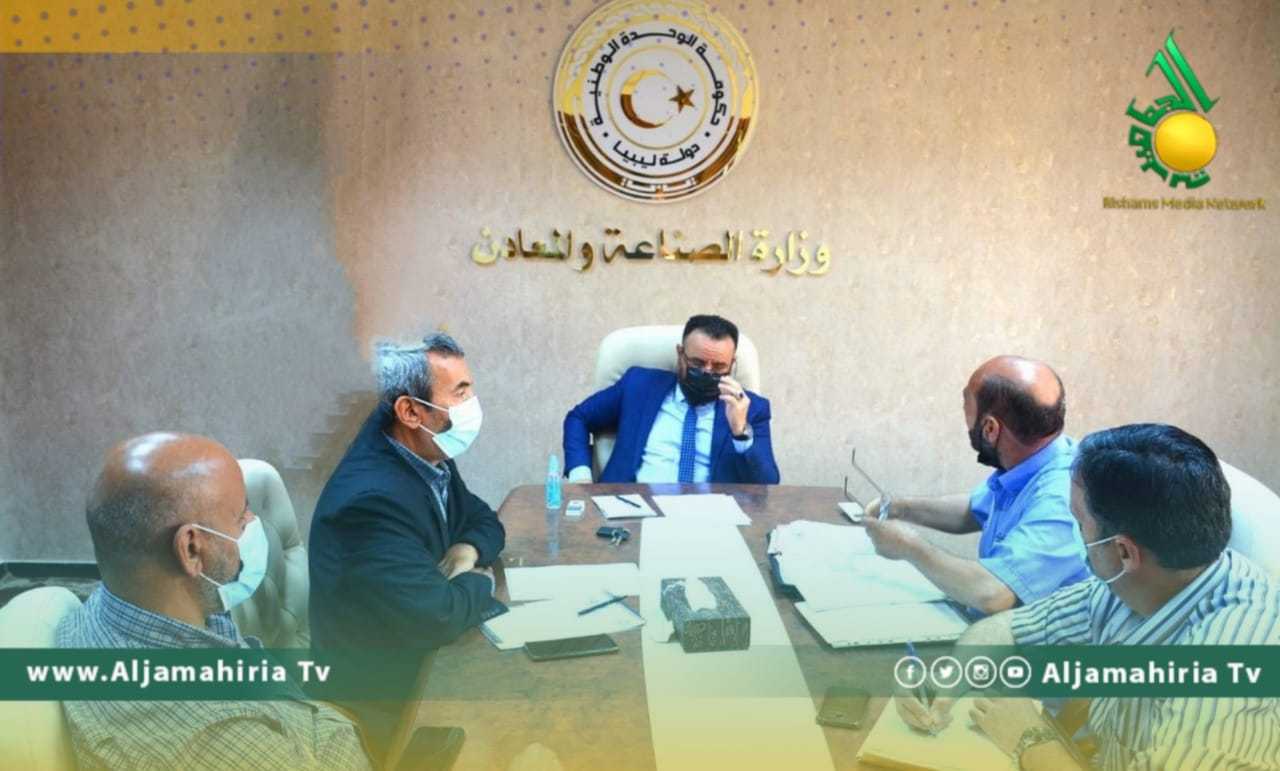 وزير الصناعة