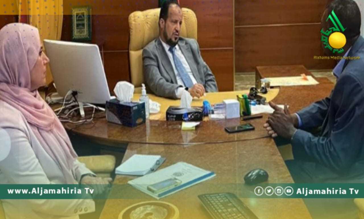 وزير الصحة يلتقي عميد بلدية غات