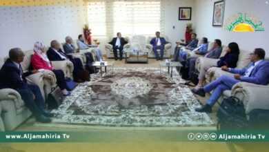 يناقش تركيب