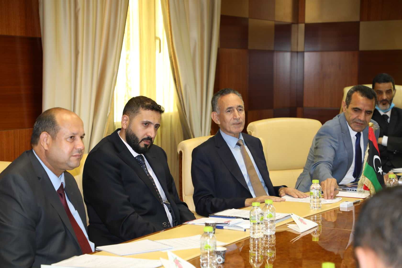 وزير الاقتصاد يبحث مع نظيره التونسي