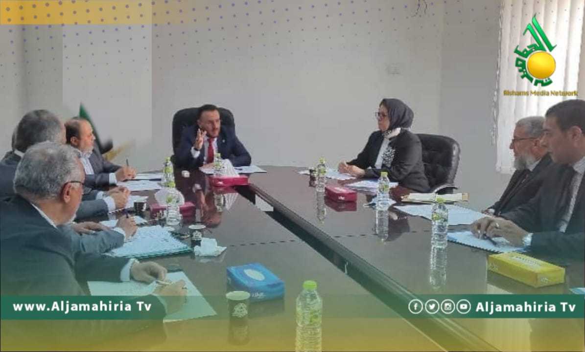 وزير الصناعة يوجه بتفعيل برامج التعاون