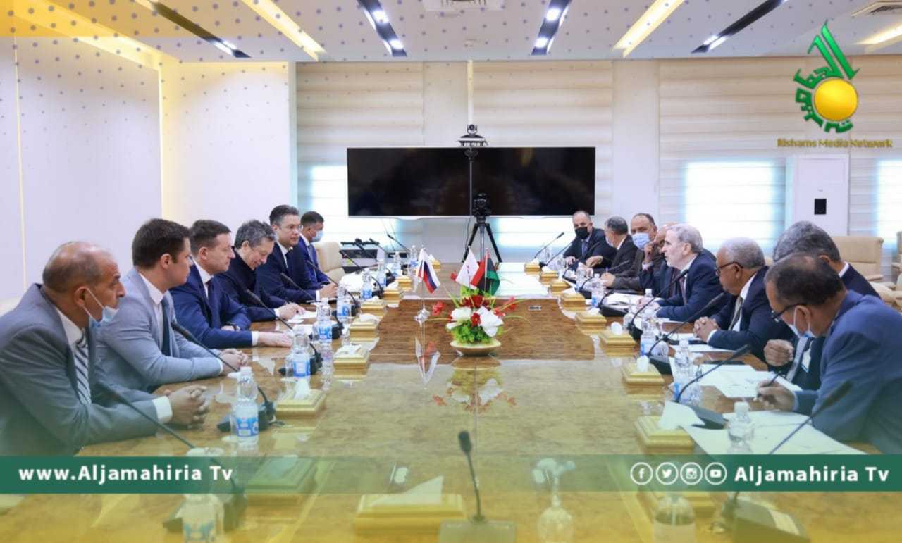 مؤسسة النفط تناقش تطوير قطع استكشافية