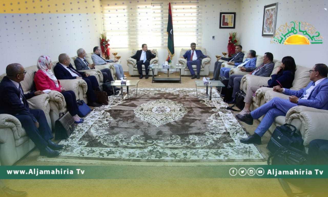 الجزائر تبدأ إمداد ليبيا بالكهرباء