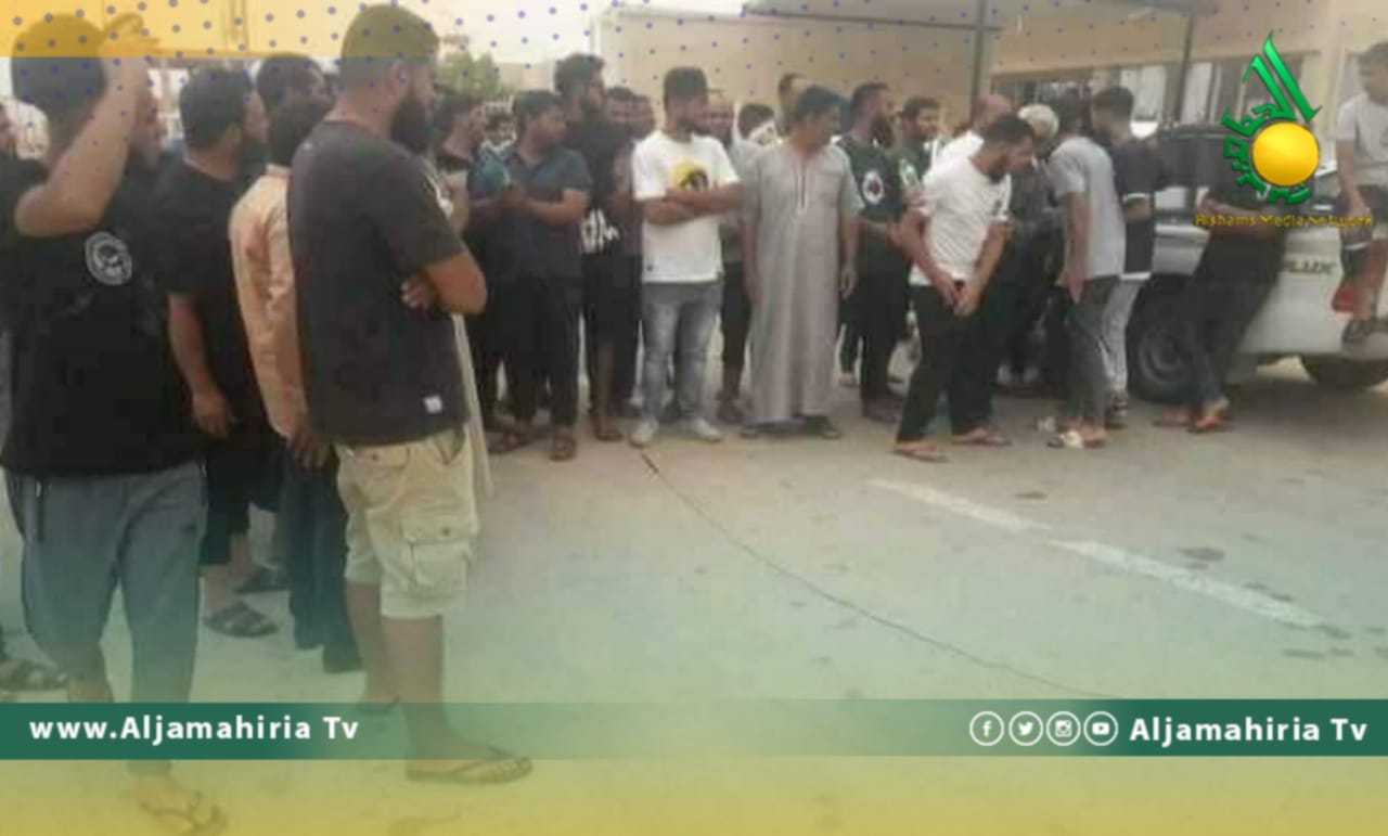 أهالي نالوت يقتحمون محطة الرويس