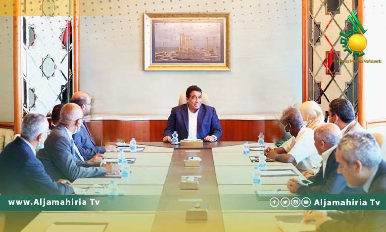 المنفي يلتقي اللجنة السياسية