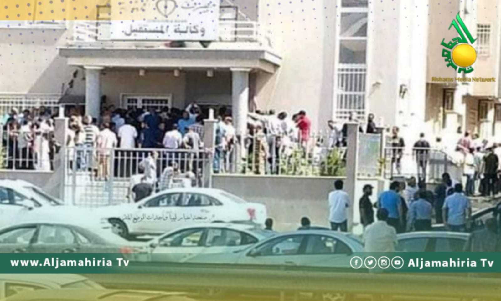 ازدحام أمام المصارف في طرابلس