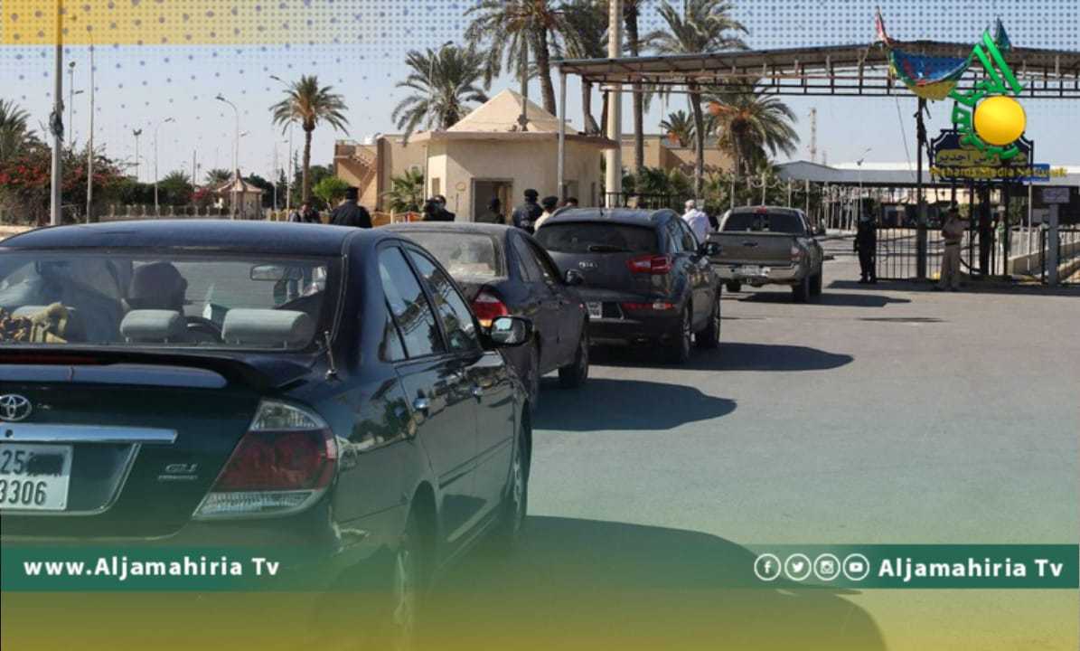معبر راس جدير والعالقين بتونس