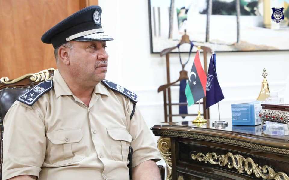 وزير الداخلية يلتقي مدير الإدارة العامة