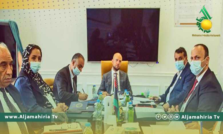 وزير الاتصال والشؤون السياسية