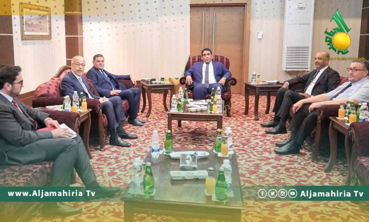 المجلس الرئاسي يلتقي رئيس الحكومة