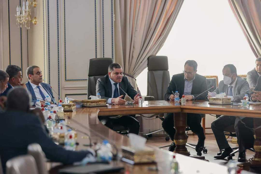 رئيس الحكومة يبحث الصعوبات