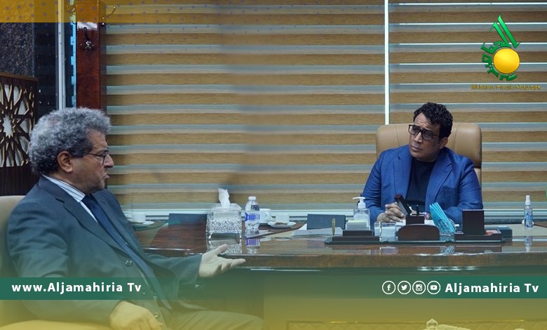 المنفي وعون