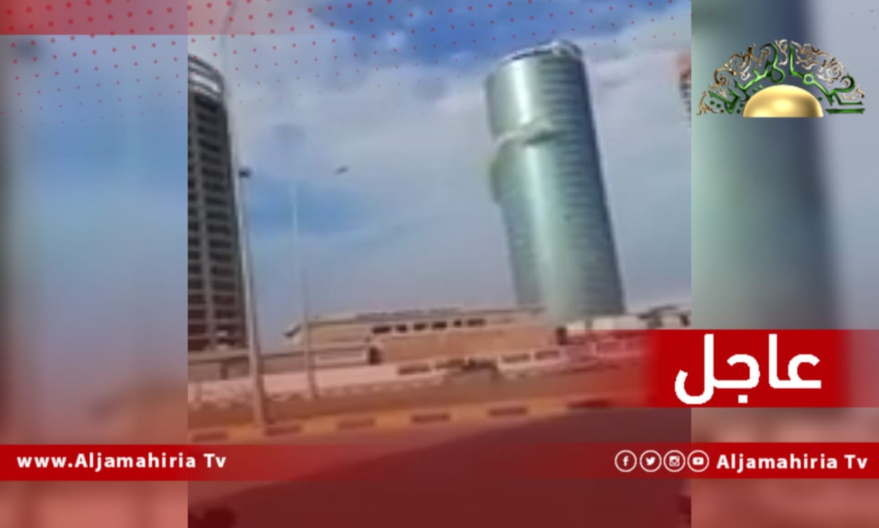 عاجل// سقوط رافعة في طريق الشط بطرابلس دون معرفة الخسائر بعد