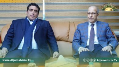 المنفي والكبير