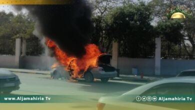 احتراق سيارة أمام مستشفى الخضراء بسبب تماس أسلاك