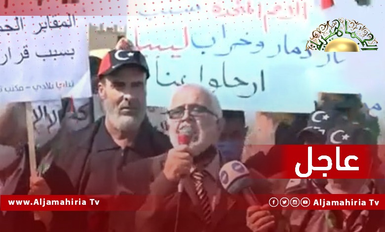 عاجل// المشاركون بالوقفة الاحتجاجية أمام البعثة الأممية يعلنون رفضهم تمديد البرلمان والمجلس الأعلى للدولة للمرحلة الانتقالية