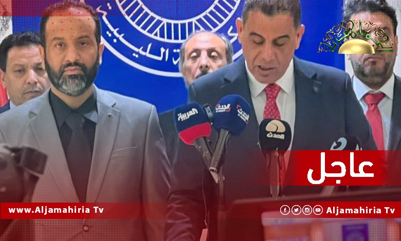 عاجل// تسليم مقر رئاسة الوزراء في بنغازي لنائب رئيس الحكومة المكلفة من مجلس النواب علي القطراني بحضور سالم الزادمة