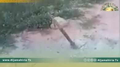 سقوط قذيفة عشوائية بالقرب من منزل في حي بوصنيب ببنغازي