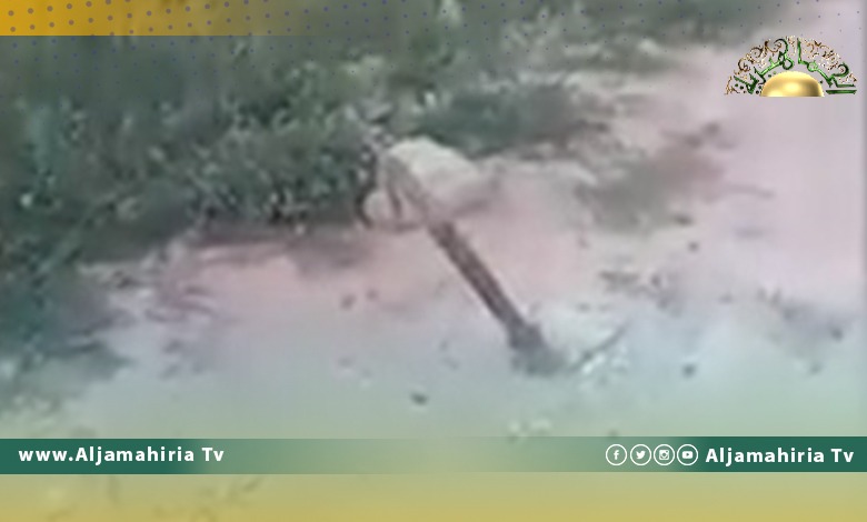 سقوط قذيفة عشوائية بالقرب من منزل في حي بوصنيب ببنغازي