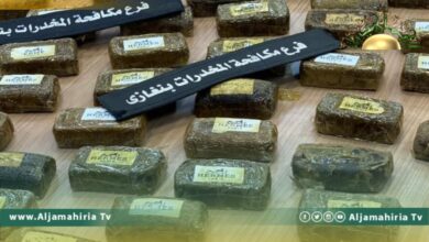 ضبط أشخاص يروجون الحشيش بعد عثورهم عليه على شاطئ البحر