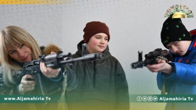 أوكرانيا تجند الأطفال والنساء للزج بهم في آتون الحرب مع روسيا