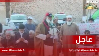 وقفة احتجاجية بالساحة الخضراء في طرابلس للمطالبة بإسقاط مجلس النواب وإجراء الانتخابات.