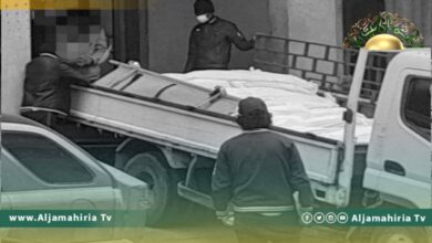 رواد التواصل الاجتماعي يتداولون صورة مريبة لإخراج جثامين من مستشفى شارع الزاوية بشكل جماعي