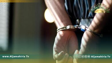 القبض على متهم في قضايا ابتزاز إلكتروني واسترجاع هذا المبلغ منه