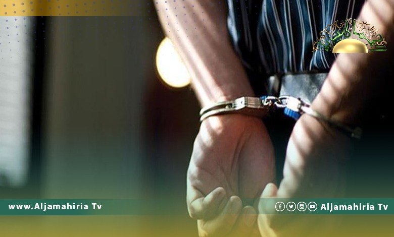 القبض على متهم في قضايا ابتزاز إلكتروني واسترجاع هذا المبلغ منه