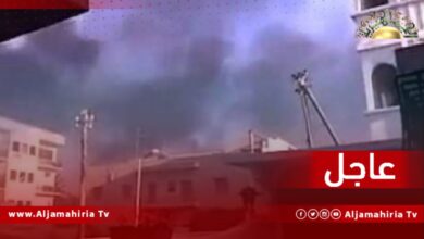 المصدر: يُفضّل عدم المرور في الوقت الحالي من شارع الصريم وبالقرب من مسرح الكشاف في ظل أن فرص عودة الاشتباكات مازالت قائمة