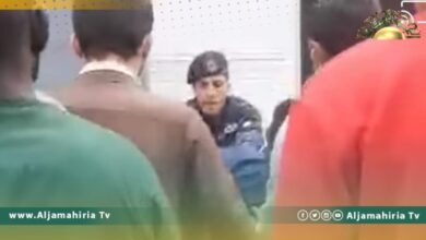 الحرس الرئاسي يعتدي بالضرب على العناصر الطبية لقمع تظاهرتهم المطالبة بمستحقاتهم