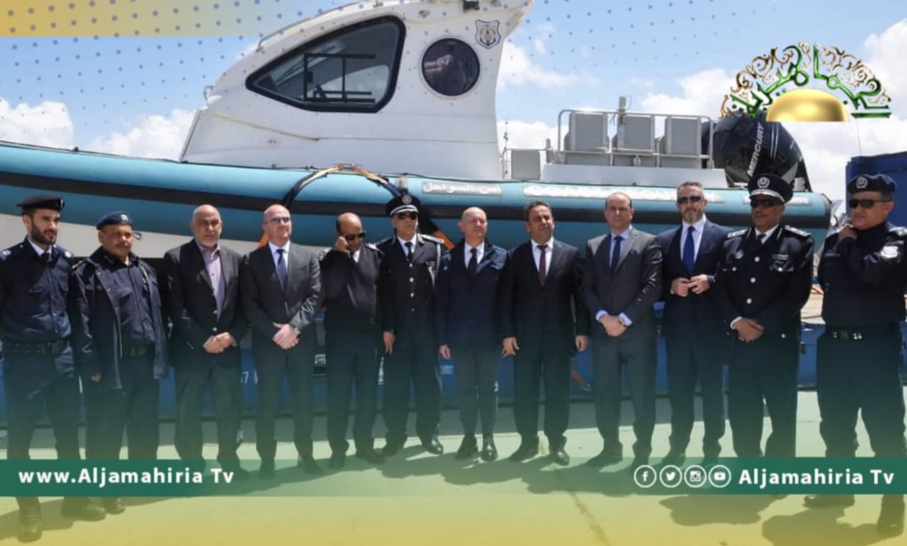 إيطاليا تسلم ليبيا زورقين من بين ستة زوارق بحرية