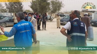 مفوضية اللاجئين تتصدق بأغطية لـ 202 أسرة من نازحي تاورغاء