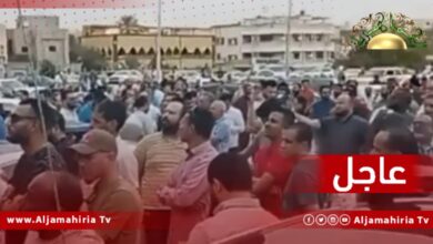 عاجل// موظفو الشؤون المحلية بمصلحة الأحوال المدنية يعتصمون في طرابلس أمام مقر المصلحة احتجاجًا على نقل تبعيتهم لوزارة الحكم المحلي معتبرين القرار تحايلا لحرمانهم من زيادة المرتبات