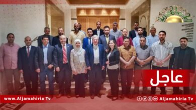 عاجل// السفير الأمريكي يُهنىء مجموعة تتكون من 20 ضابط ليبي من الجمارك والجوازات ومكافحة الإرهاب شاركوا في ورشة تدريب على مكافحة التهريب في تونس