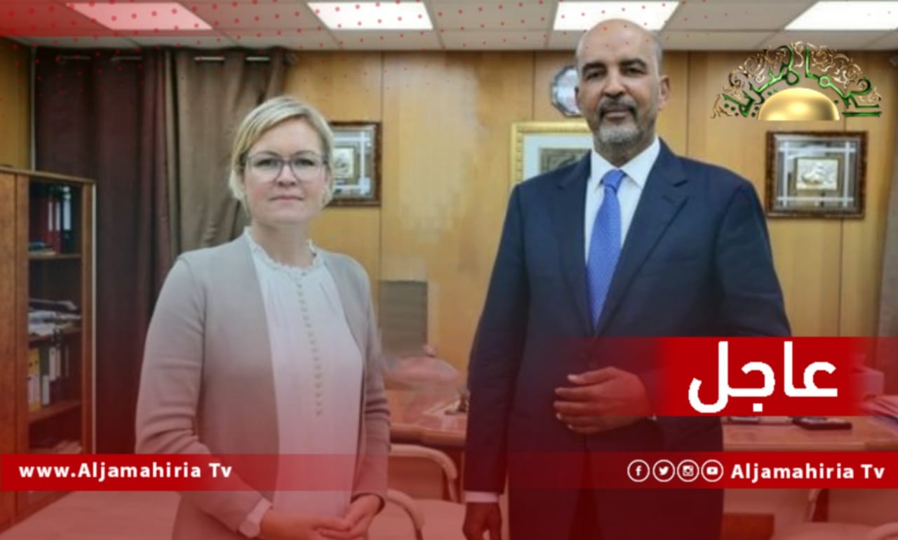 عاجل// السفيرة البريطانية خلال لقائها الكوني تجدد استمرار دعم حكومة بلادها لـ "الرئاسي" الذي يسعى لتحقيق الاستقرار