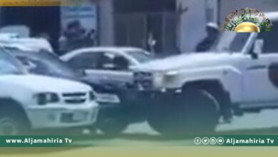 سيارة تتبع رتل الدبيبة تتعمد صدم سيارة مدنية والنشطاء يستنكرون