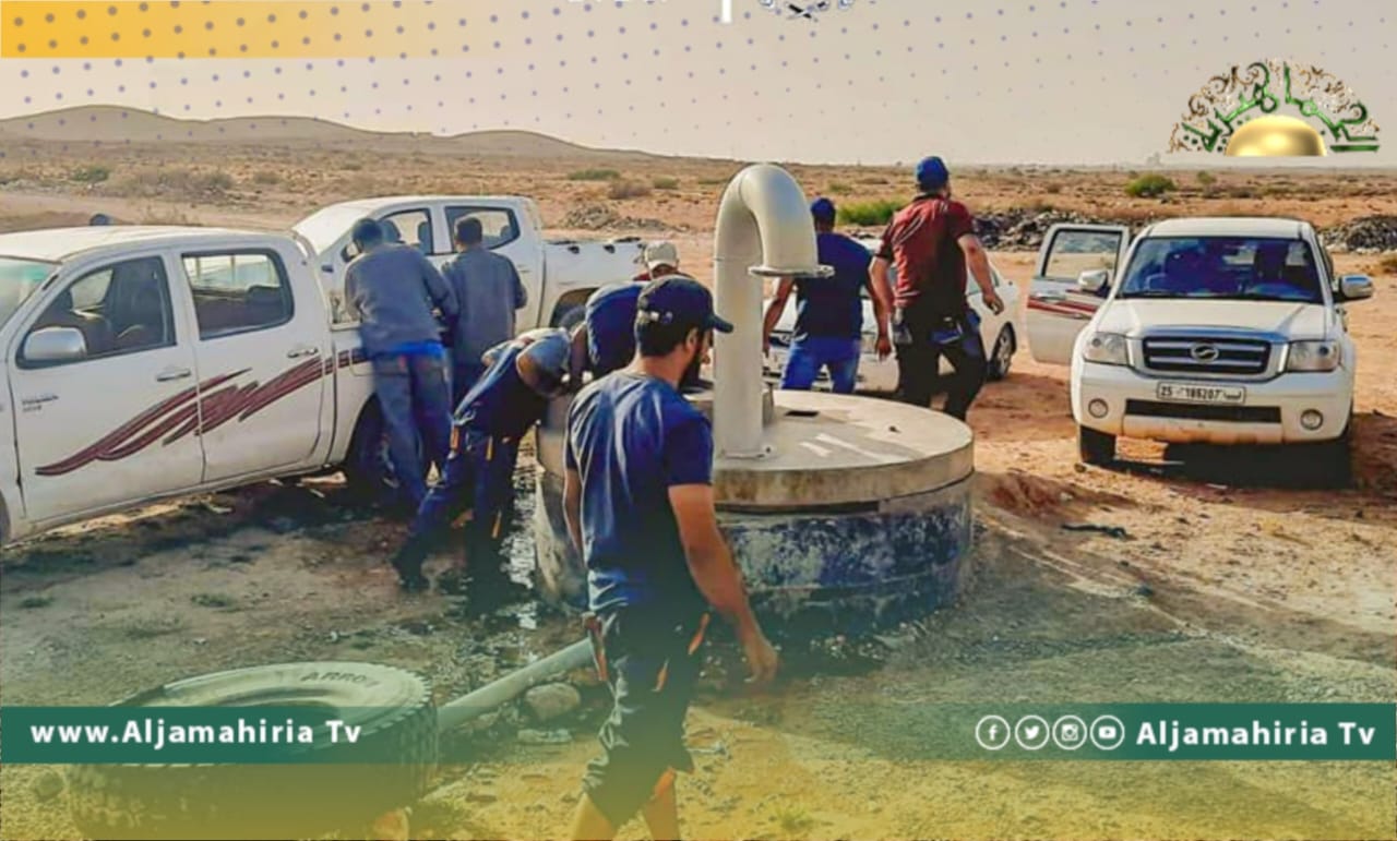 خلال حملة وقف التعديات على مسارات النهر الصناعي العظيم.. ضبط 10 شاحنات على متنها خزانات مياه