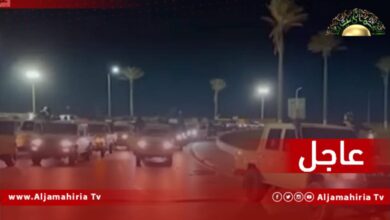 مجموعة مسلحة بكامل العتاد غير معلوم تبعيتها تتمركز أسفل الكوبري المؤدي للطريق السريع باتجاه الفرناج بمدينة طرابلس