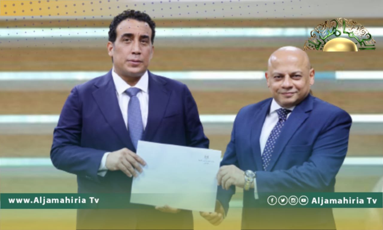 القائم بالأعمال المصري يسلم المنفي دعوة السيسي لحضور مؤتمر المناخ