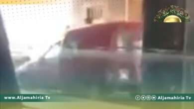 نشطاء يؤكدون عبور سيارات تهريب الوقود عبر راس اجدير