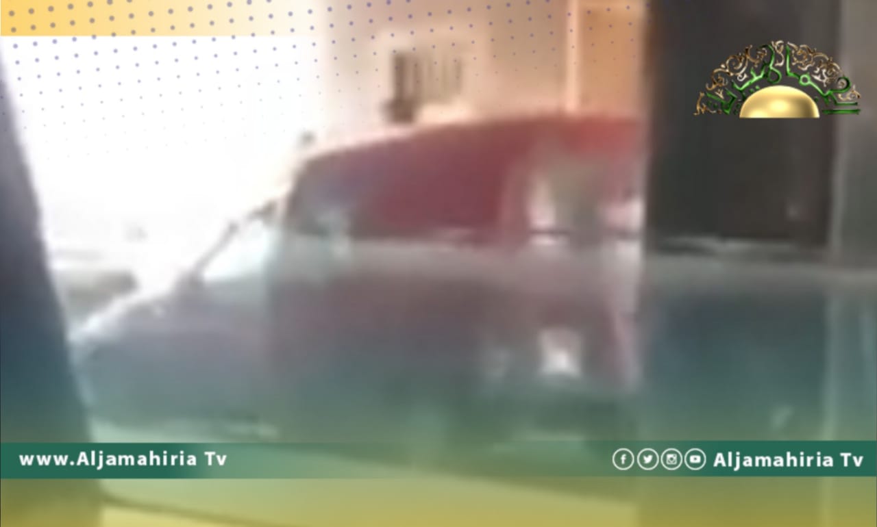 نشطاء يؤكدون عبور سيارات تهريب الوقود عبر راس اجدير