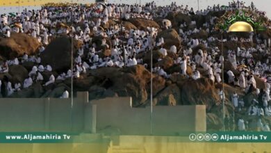 توافد الحجاج إلى جبل عرفات لأداء الركن الأعظم للحج