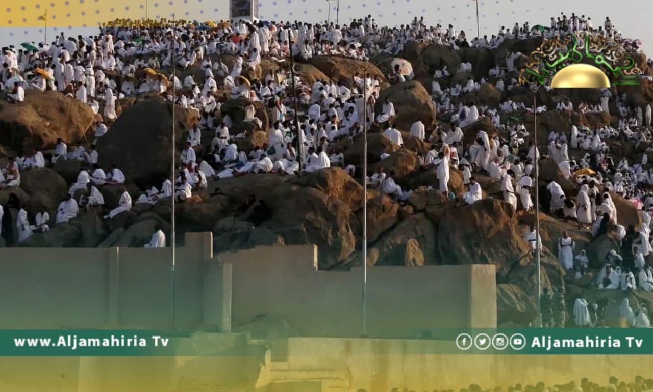 توافد الحجاج إلى جبل عرفات لأداء الركن الأعظم للحج