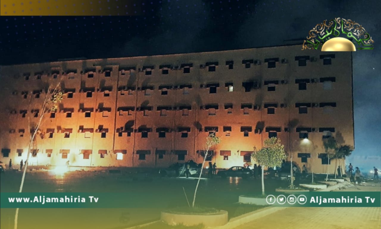 بعد يوم من احتجاجات عارمة.. تداول صور حريق مجلس النواب في طبرق