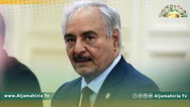 إفريكا إنتلجنس: صدام حفتر وضع رجاله بالمصارف لتسهيل الحصول على العملات الأجنبية